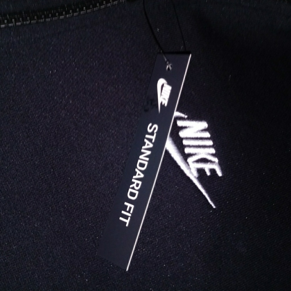 Nike - Picture 5 of 8